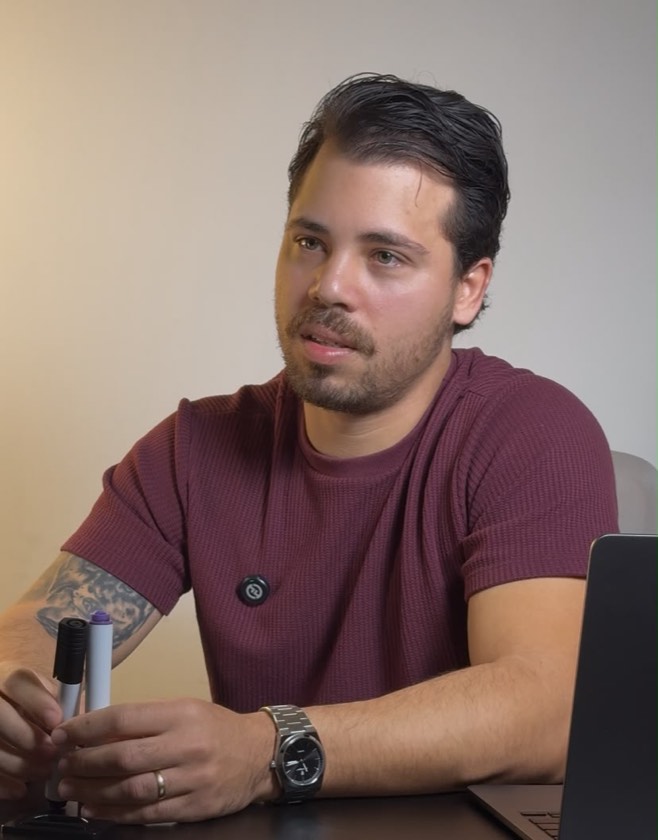 Leo, fundador da VOTS, durante uma reunião de diagnóstico